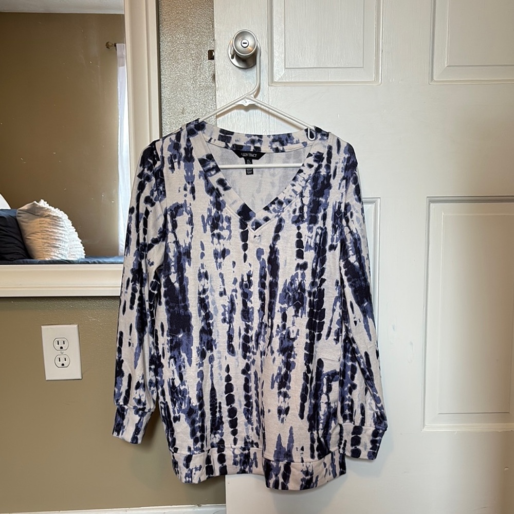 Ellen Tracy Tie-Dye V-Neck Women's Top